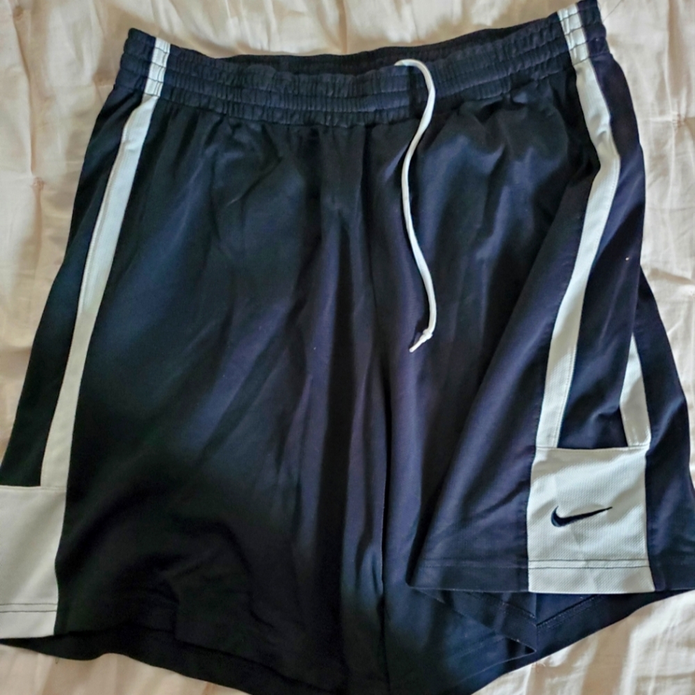 Nike dri fit basketball shorts youth size XL